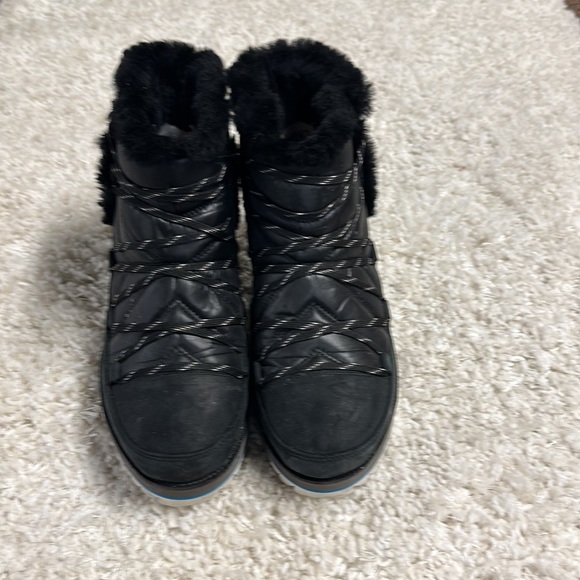 Waterproof dry tech Ugg boots! - Picture 2 of 3